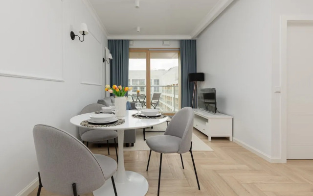 Apartment Kolejowa & Parking by Renters