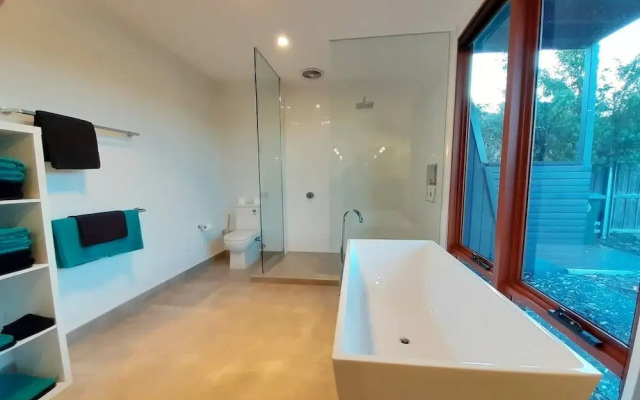 Hobart Waterfront Luxury Retreat