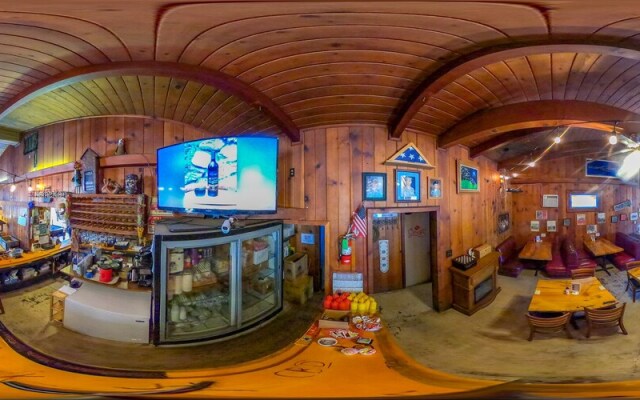 Gena's Sierra Inn & Restaurant