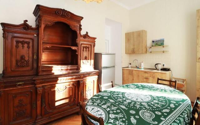 Bright and cozy 1BR apt in the heart of Tbilisi
