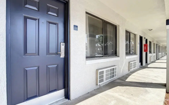 Travelodge Suites by Wyndham Kissimmee Orange