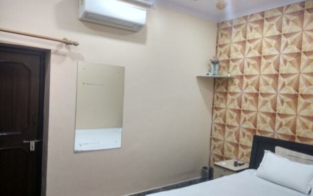 Hotel Zamarrud Palace