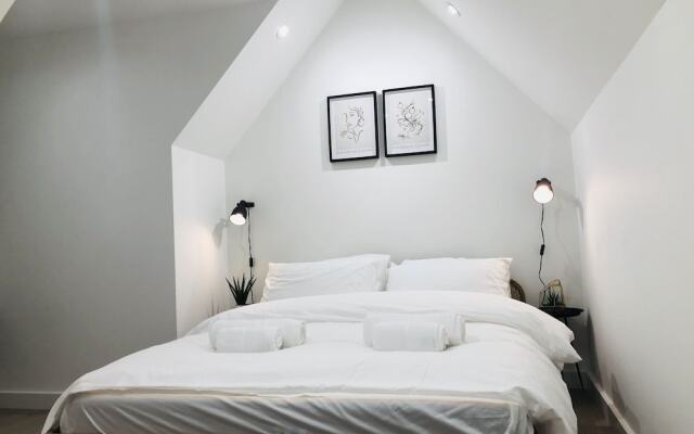 Perfect Holiday Escape - 1 and 2 Bedroom Deluxe Apartments at Liverpool Street