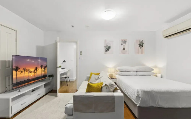 Ground Floor One-bed With Courtyard Access