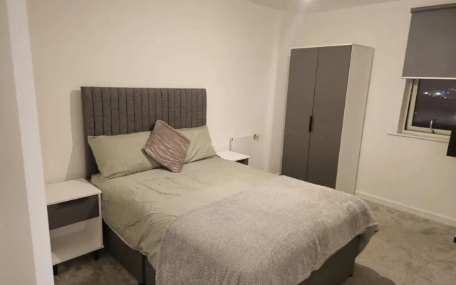 Luxurious 2-bed Haven in the Heart of Barking