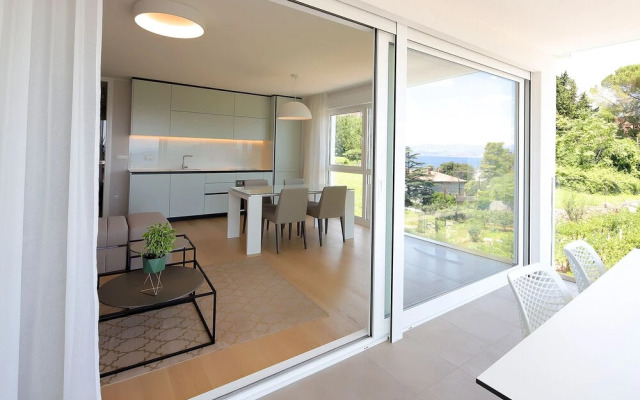 Stylish Apartment 100m from the Beach