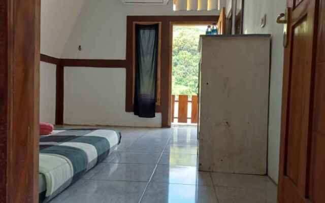 Pantai Suwuk River View Bungalow