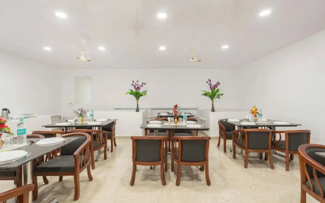 Treebo Royal Plaza,700 Mts From Promenade Beach