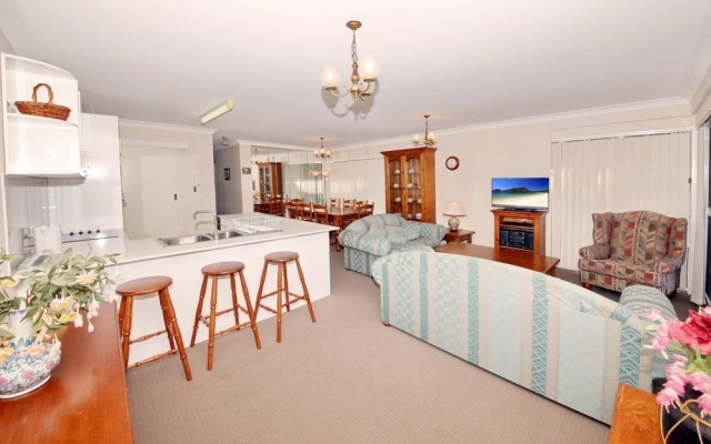 Sunset Towers, Unit 11/25 Donald Street – Guest Rooms – Nelson Bay