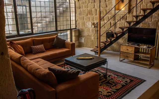 Hezen Cave Hotel