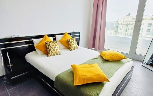 Brand new 2bedrooms Penthouse in Center