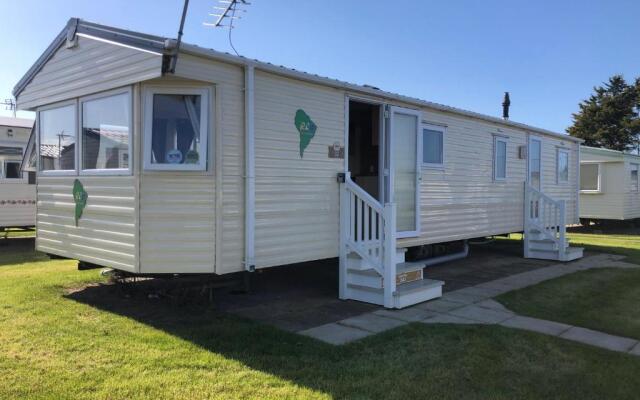 10 berth caravan on marine park in Rhyl