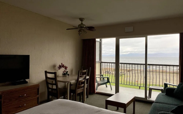 Sea Edge Beachside Hotel