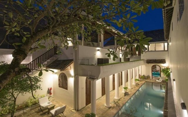Ambassador's House - an elite haven