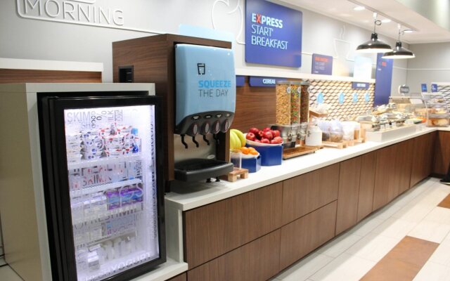 Holiday Inn Express & Suites Mansfield by IHG