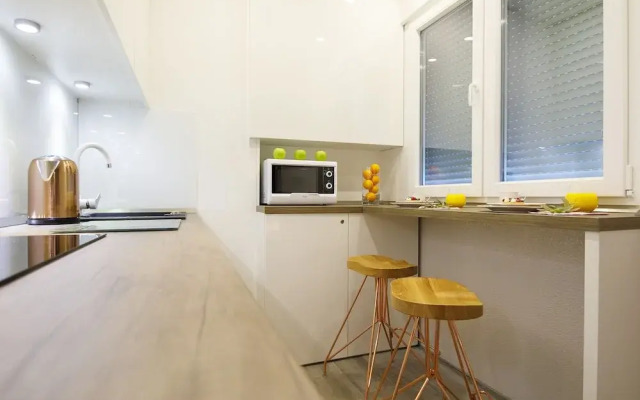 Rose Gold Rooms & Studio With Balcony