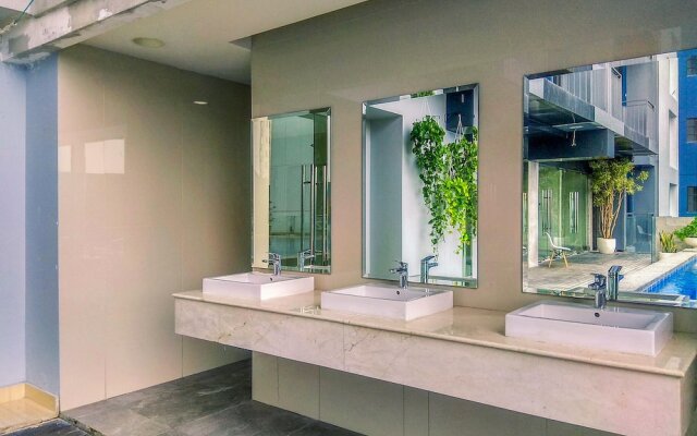 Good Choice And Strategic 2Br Without Living Room Evenciio Apartment