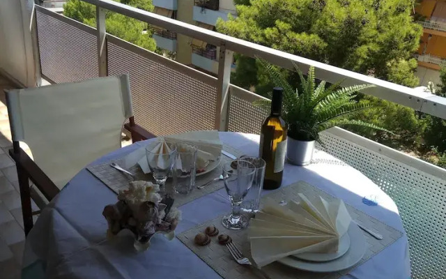 Top floor cozy apartment near the beach