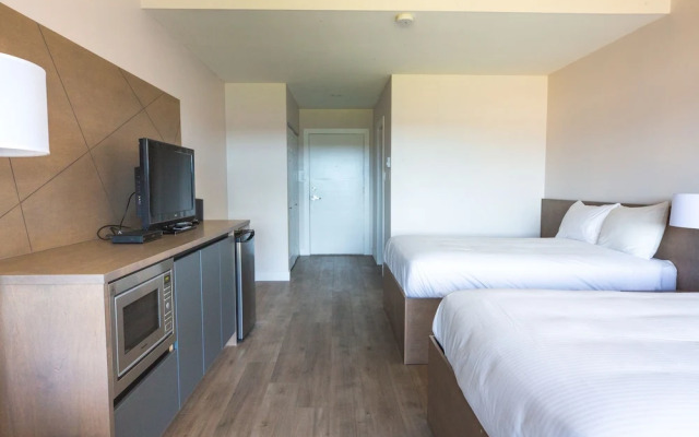Sand Pebbles Inn