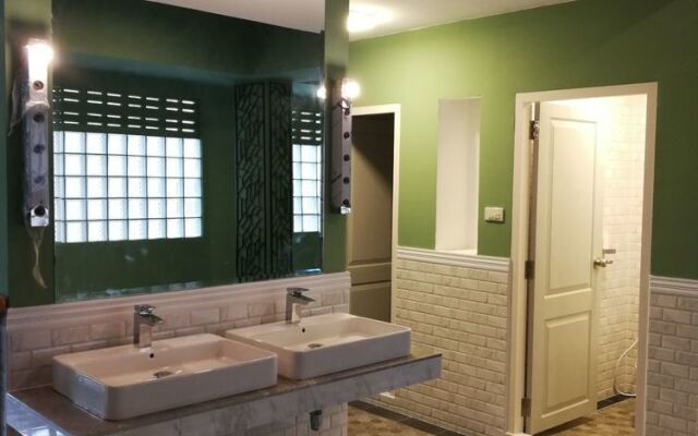 Miami Hostel Sukhumvit