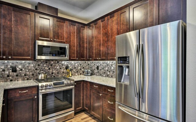 Modern Vancouver Townhome - Right on Main St!