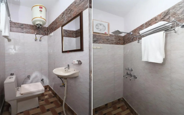 OYO 12911 New Capital Inn