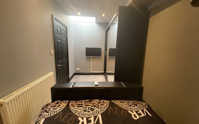 2 Bedroom Gray Apartment Blackpool