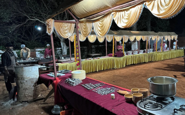 Gujarat Bhavan Hotel