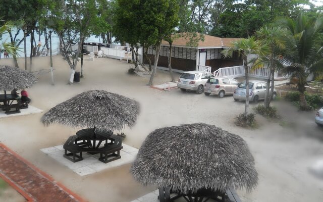 Coral Harbour Beach House And Villas