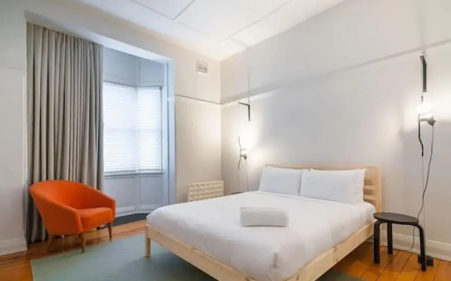 Spacious Art Deco apt. in Darlinghurst