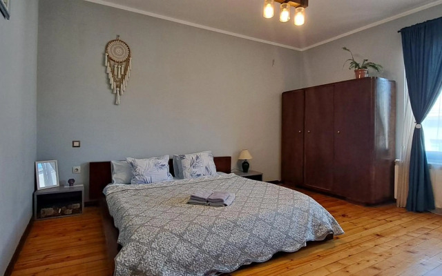 Top Central 2 Bedroom Apartment next to NDK