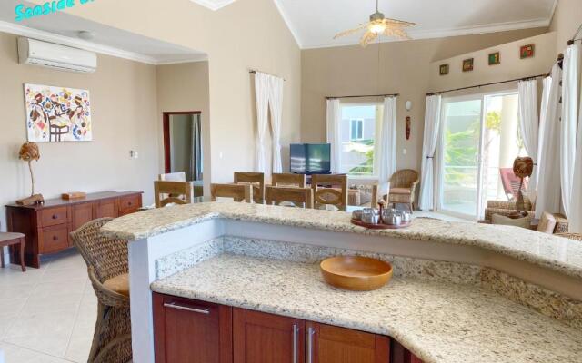 3BR Stunning penthouse / Beach front