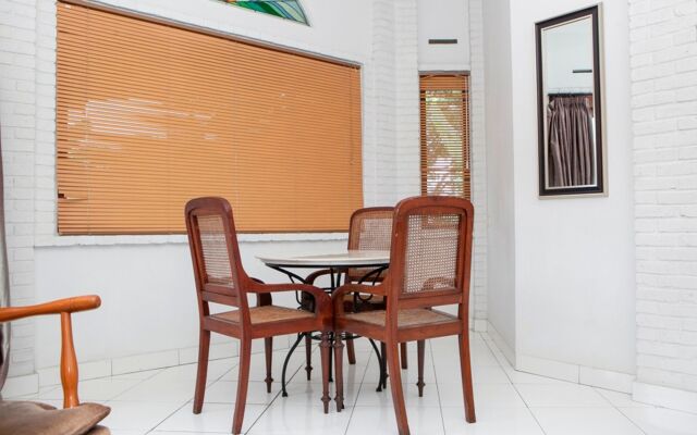 RedDoorz Plus near Dago Pakar