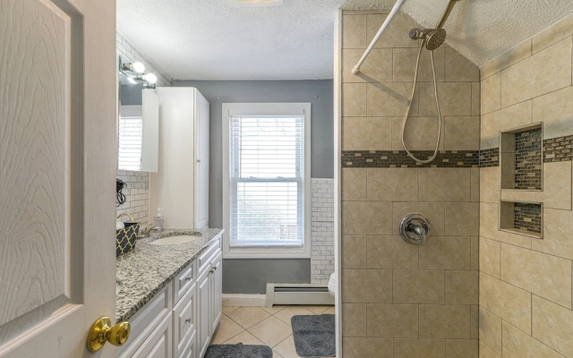 Home Near Skiing & Downtown Worcester