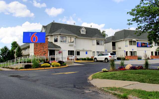 Motel 6 Enfield, CT - Hartford