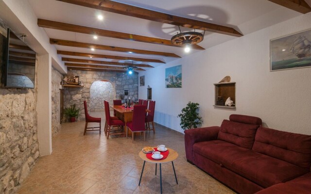 Nice Home in Ostrvica With Wifi and 5 Bedrooms