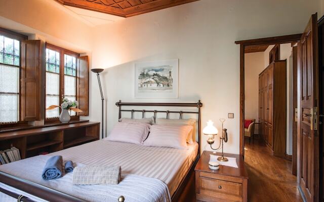 The Fountainhead Historic Chalet by JJ