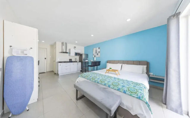 Amazing Studio w Pool Patio Close 2 Palmbeach