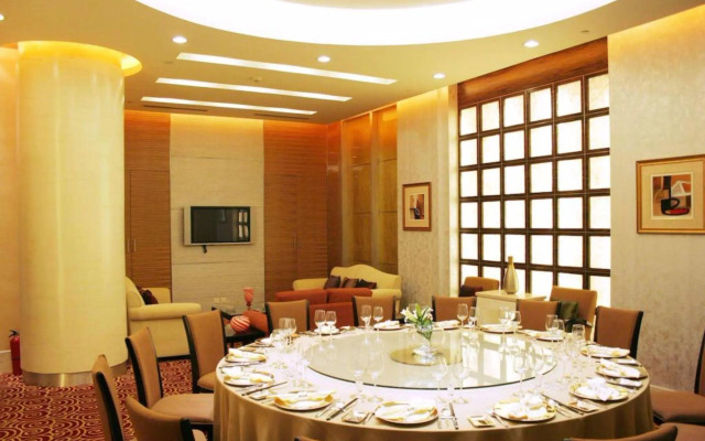 Luxemon Xinjiang Yindu Hotel