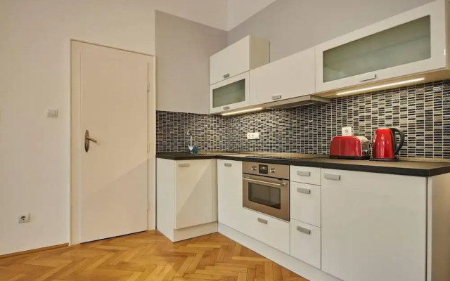 Spacious 1 Bed Basilica Apartment - With Balcony