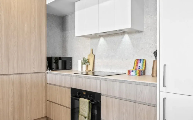 Stylish 2-bed Unit With Views & Rooftop Access