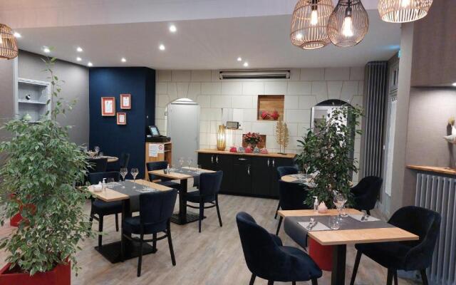 Logis Loire Hotel - Les Cocottes Restaurant