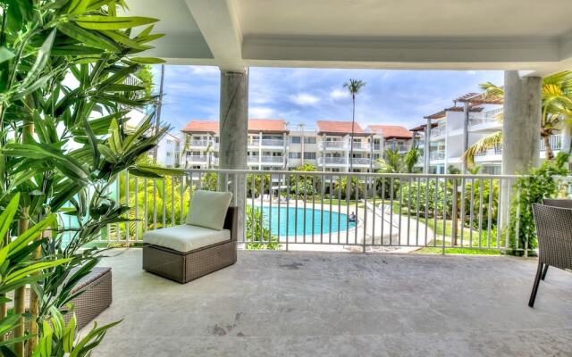 Unique Apartment With Pool View and few Steps Away From The Beach