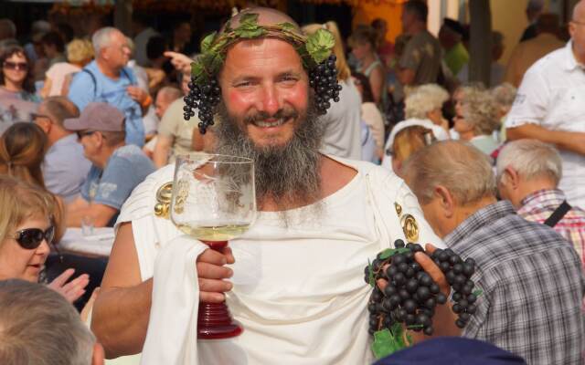 Warias Hotel & Restaurant