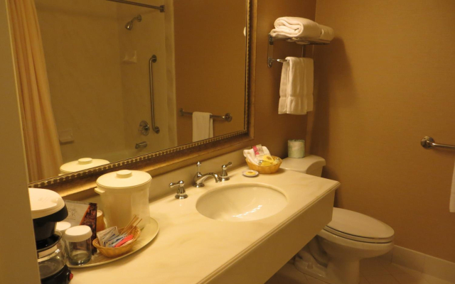 Cow Hollow Inn & Suites