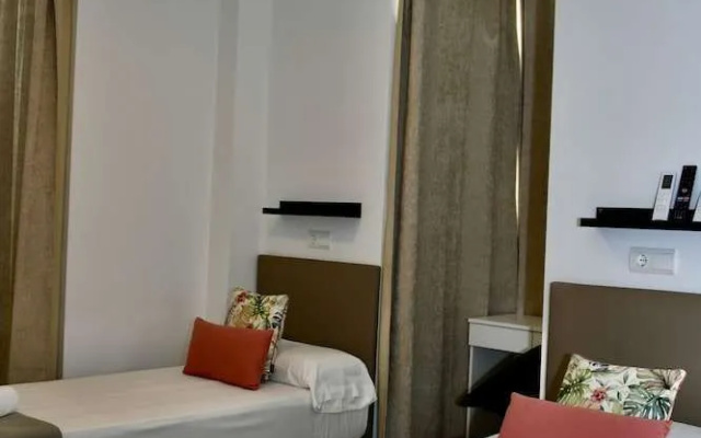 Hostal Garden Rous