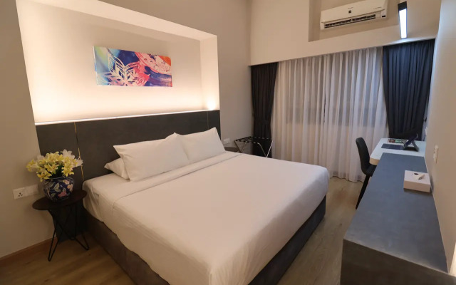 Crown Regency Serviced Suites