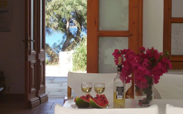 Hotel Roussos Beach