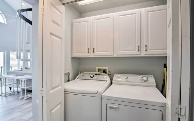 Oceanfront Galveston Home - Walk to Beach!