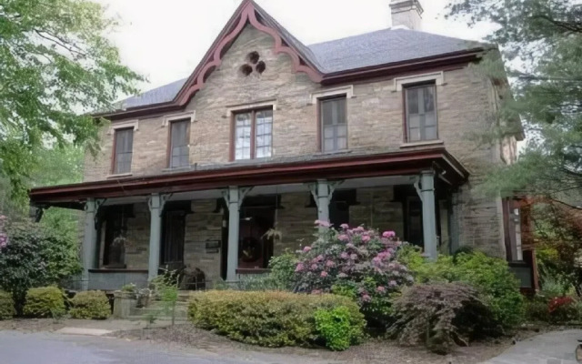 1847 Blake House Inn B&B
